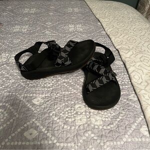 Chaco Mens Black and Gray Chaco Cloud Sandals. Size 10.